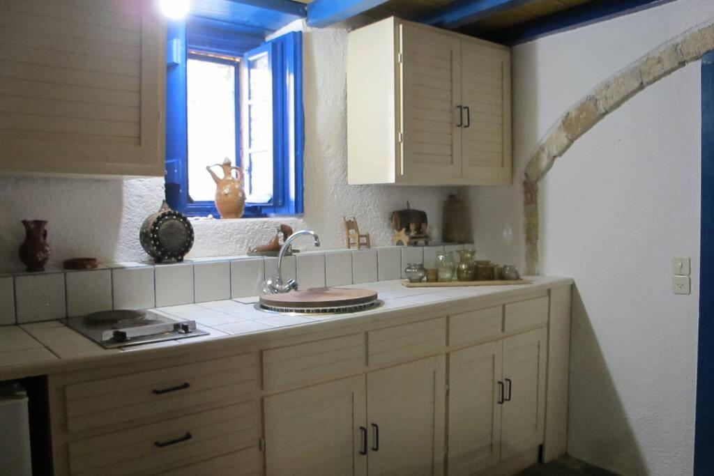 Blue Door Apartman Monemvasziá Kültér fotó