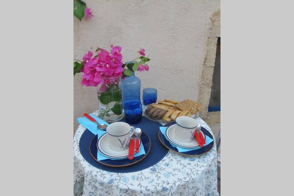 Blue Door Apartman Monemvasziá Kültér fotó